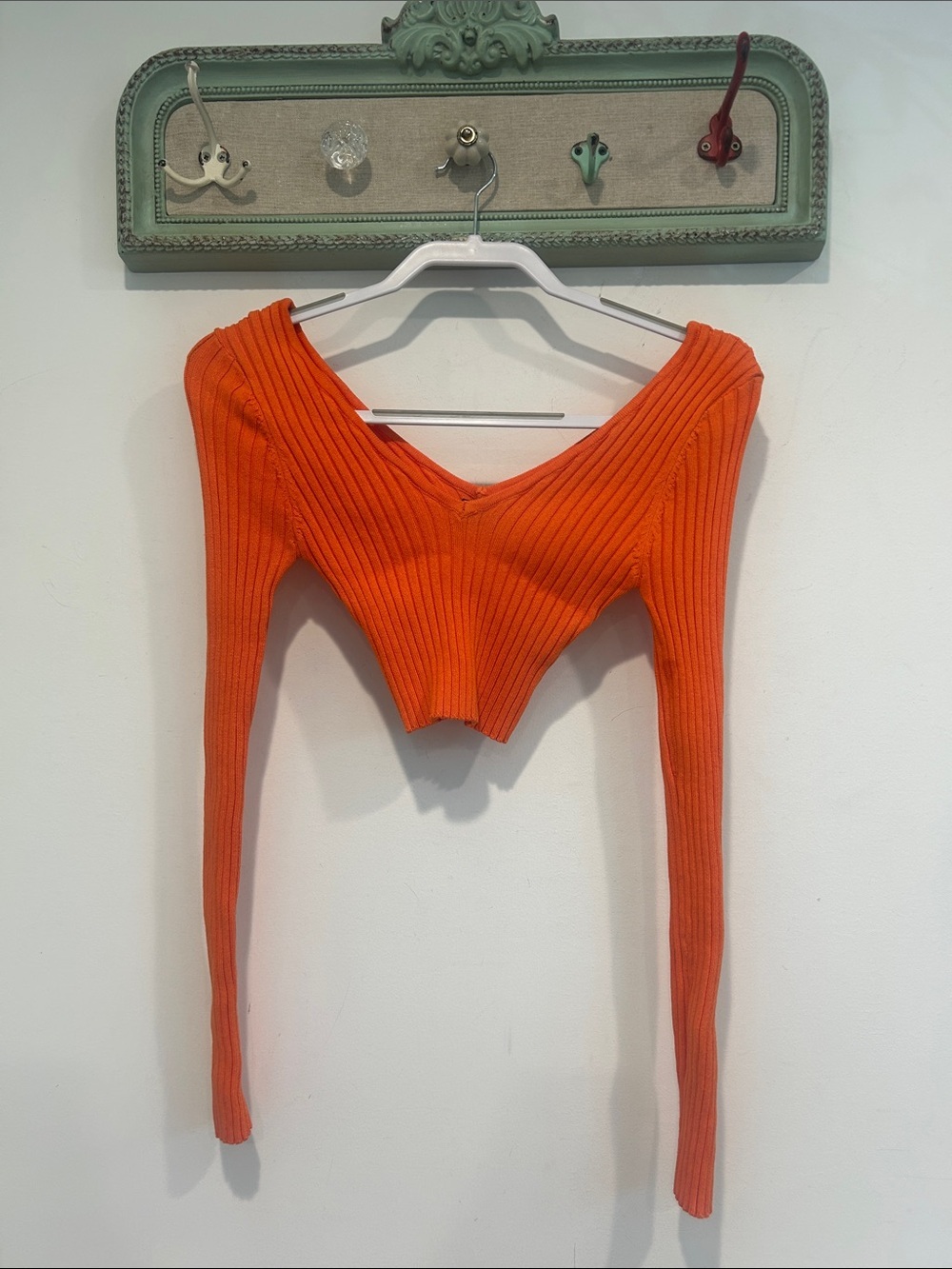 Hera collection Vibrant Orange Ribbed V-Neck Cropped Sweater women’s small tee